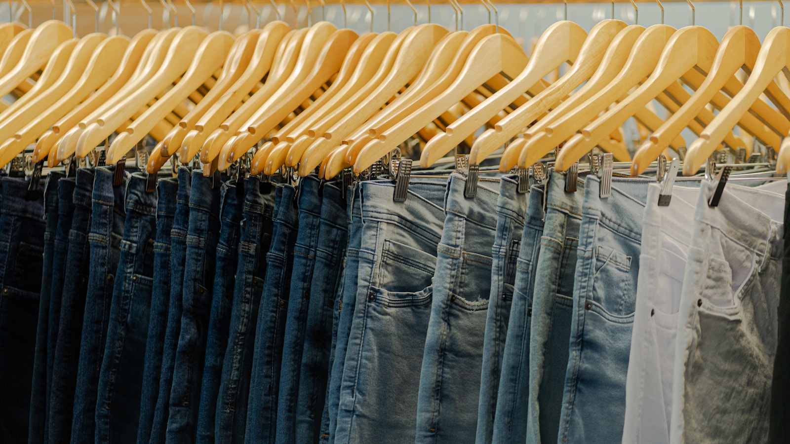 buying men's flare jeans online vs in store