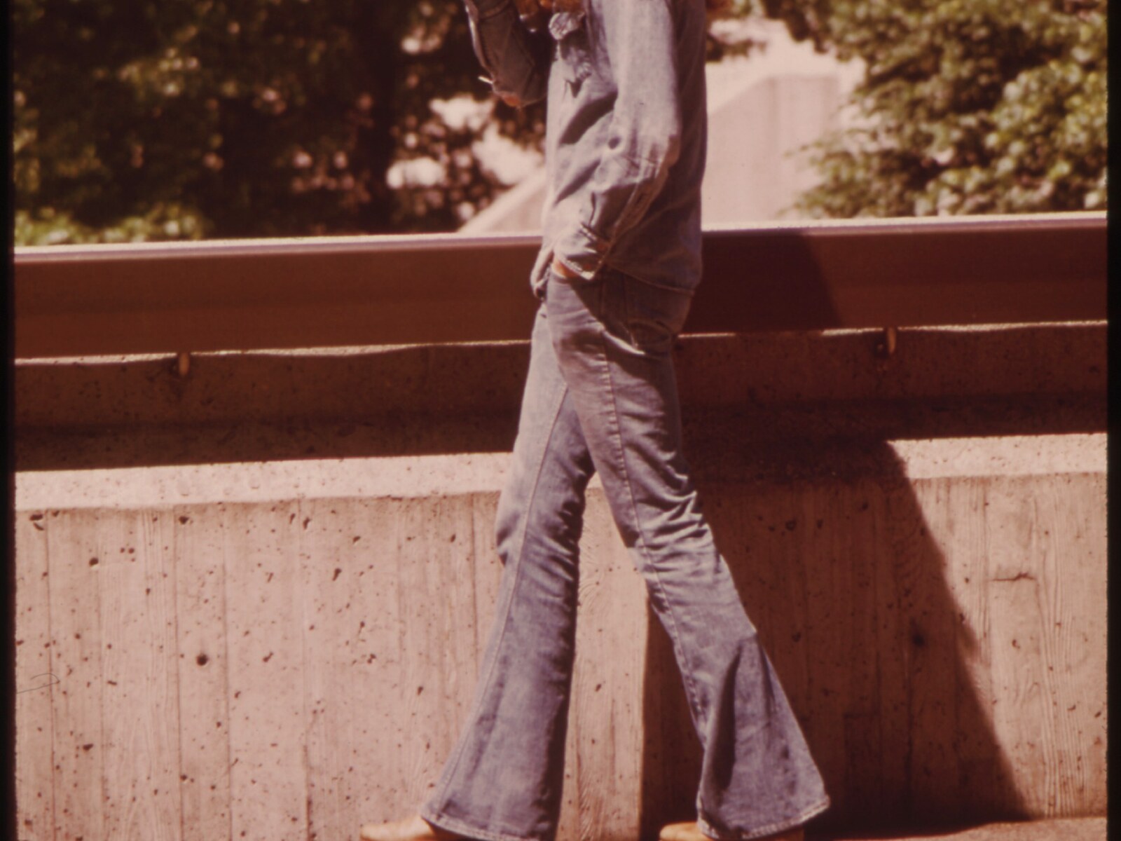 men's flare jeans waist gap but tight thighs